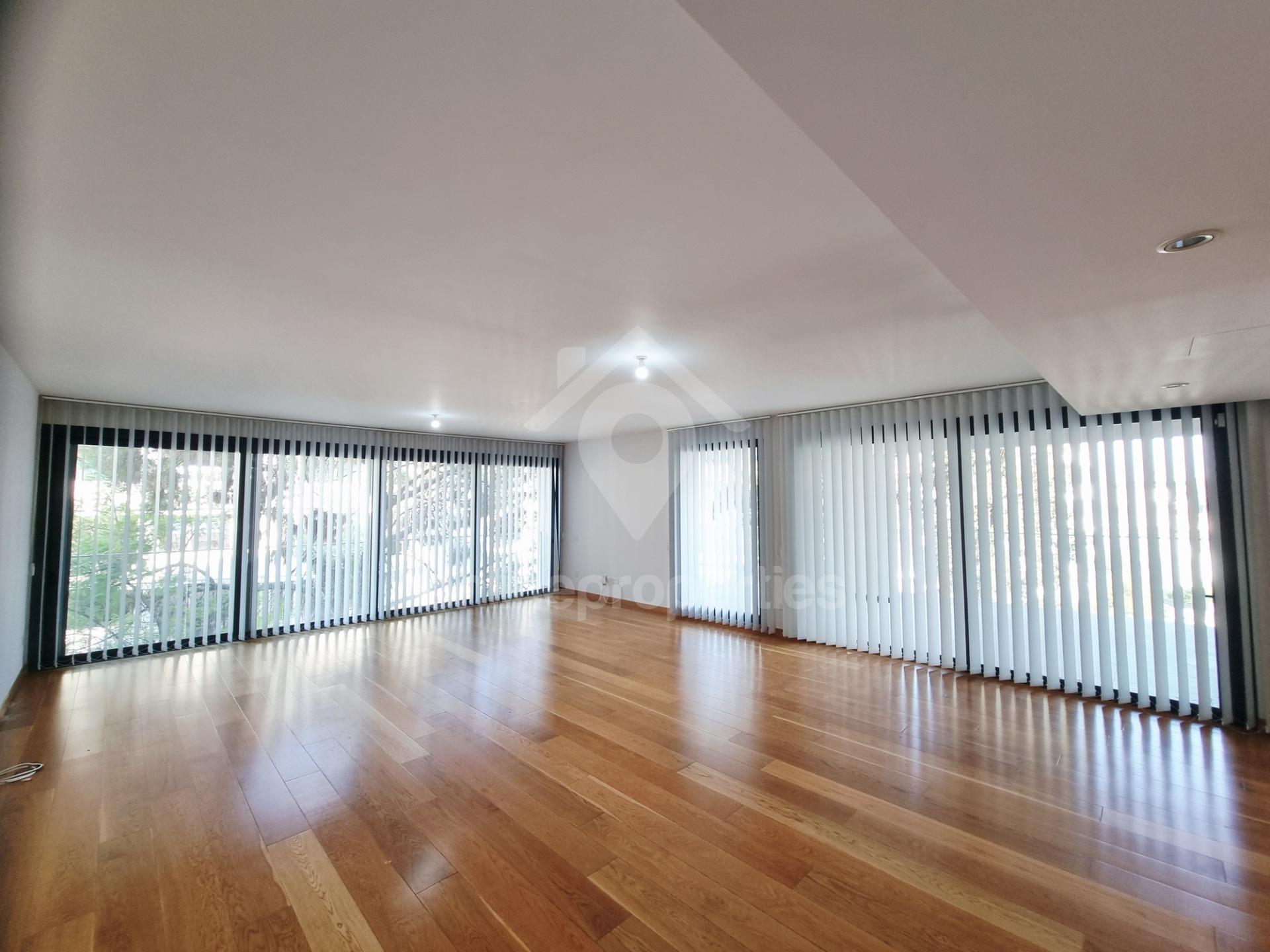 Stylish 3-Bedroom Apartment in Prime Engomi Location