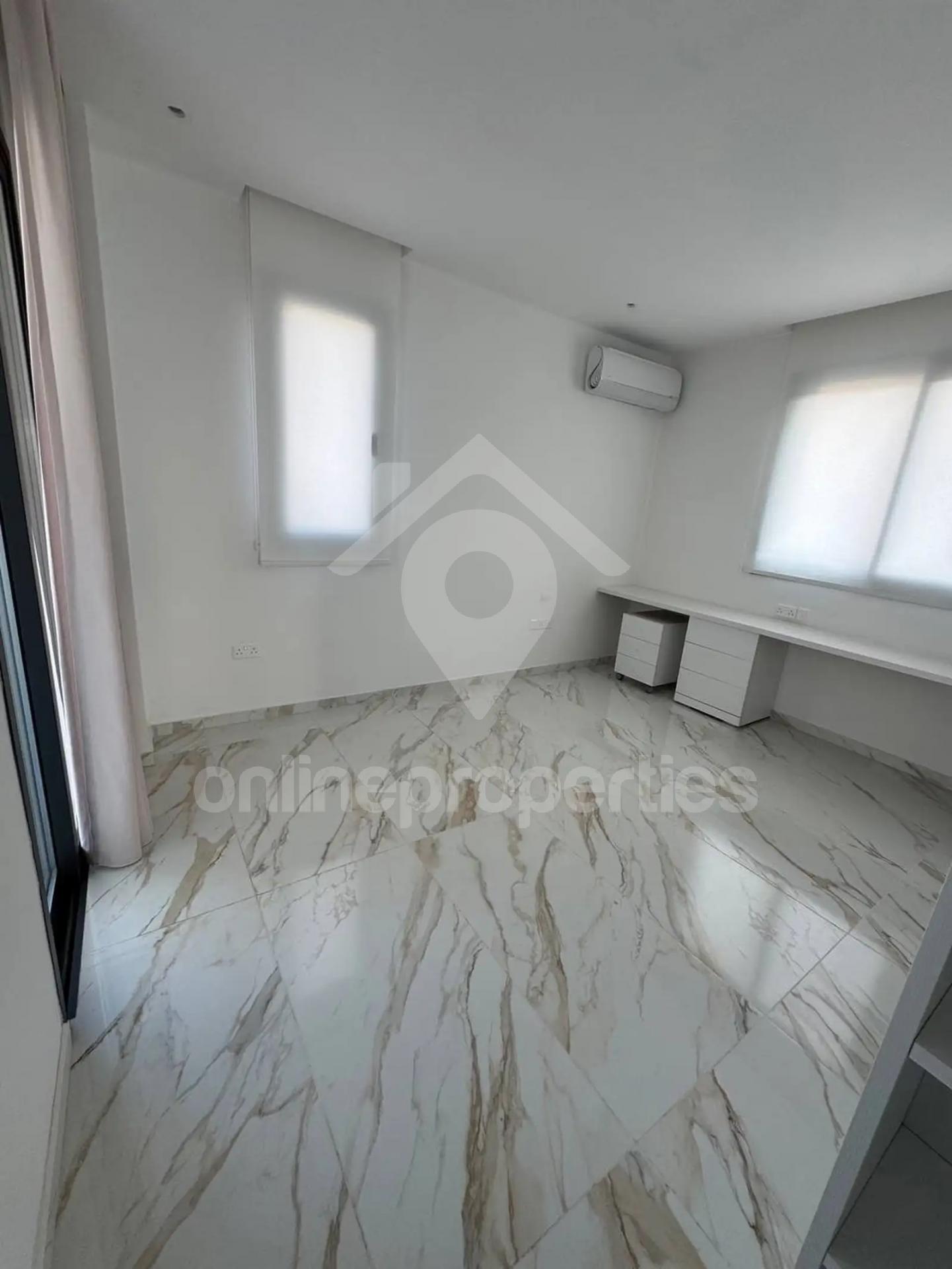 To change image, hover mouse over thumbnails below