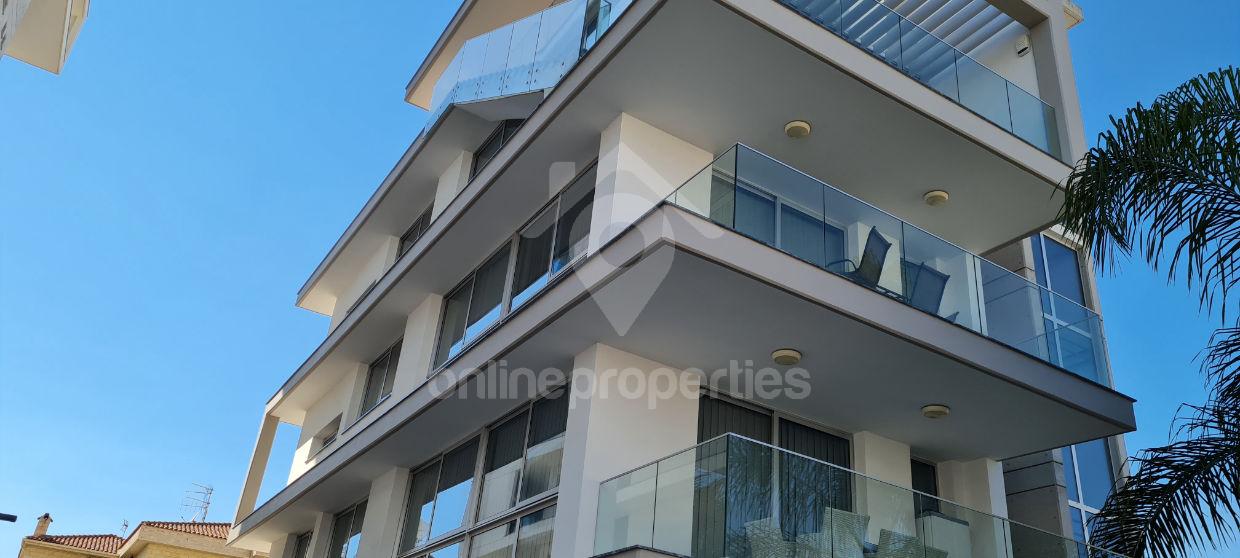 To change image, hover mouse over thumbnails below