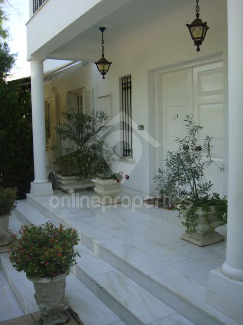 To change image, hover mouse over thumbnails below