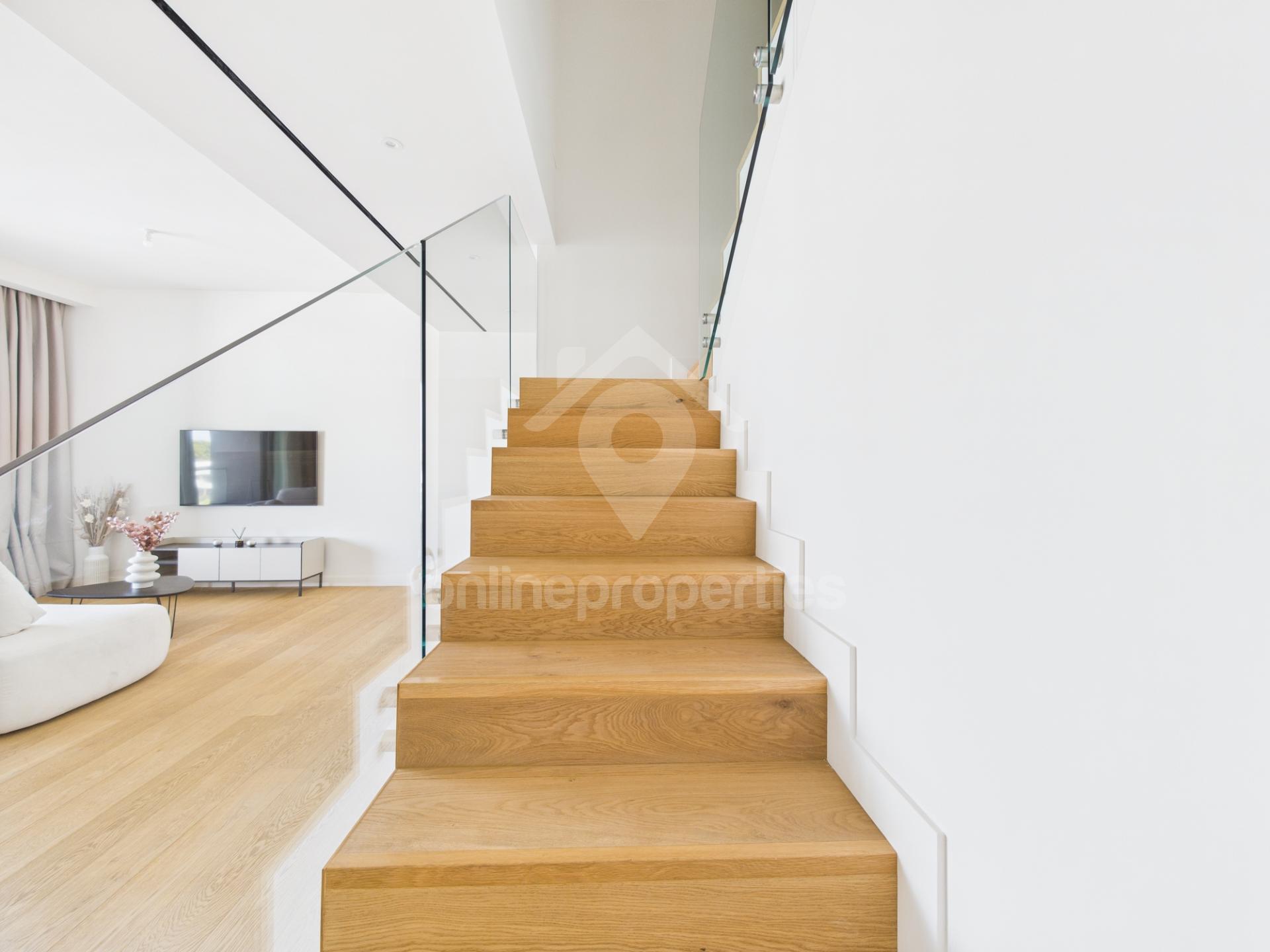 To change image, hover mouse over thumbnails below