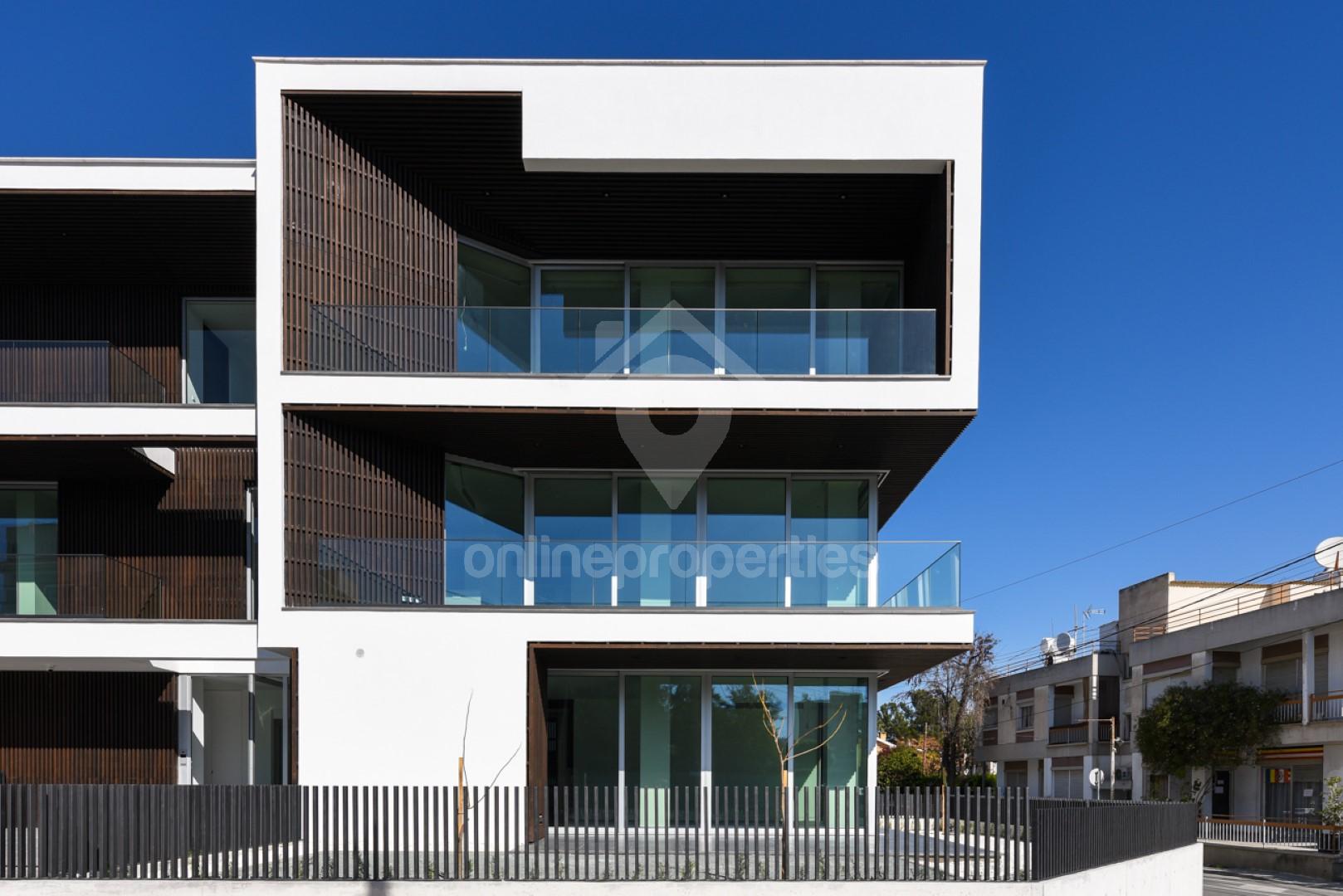 To change image, hover mouse over thumbnails below