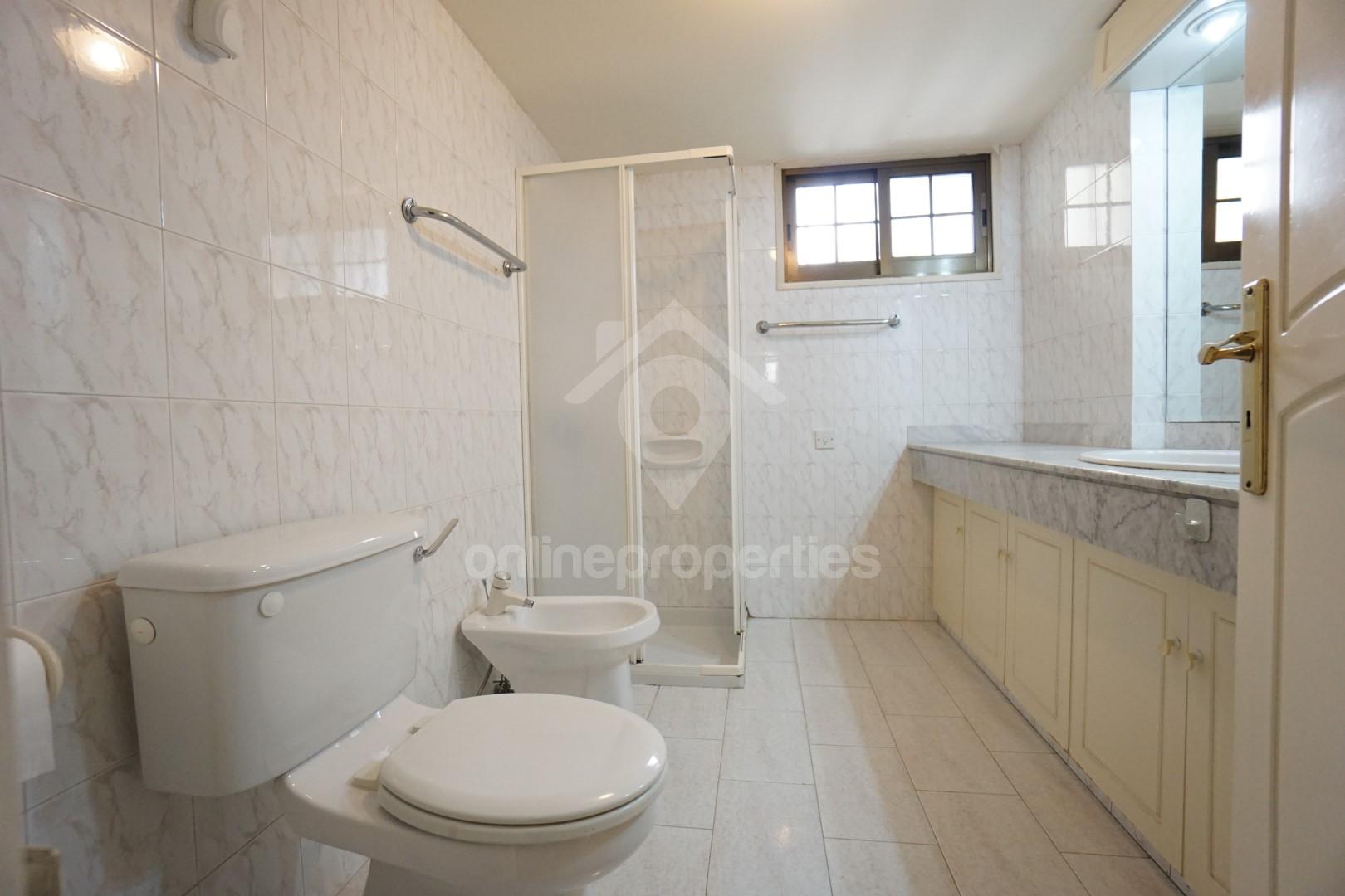 To change image, hover mouse over thumbnails below