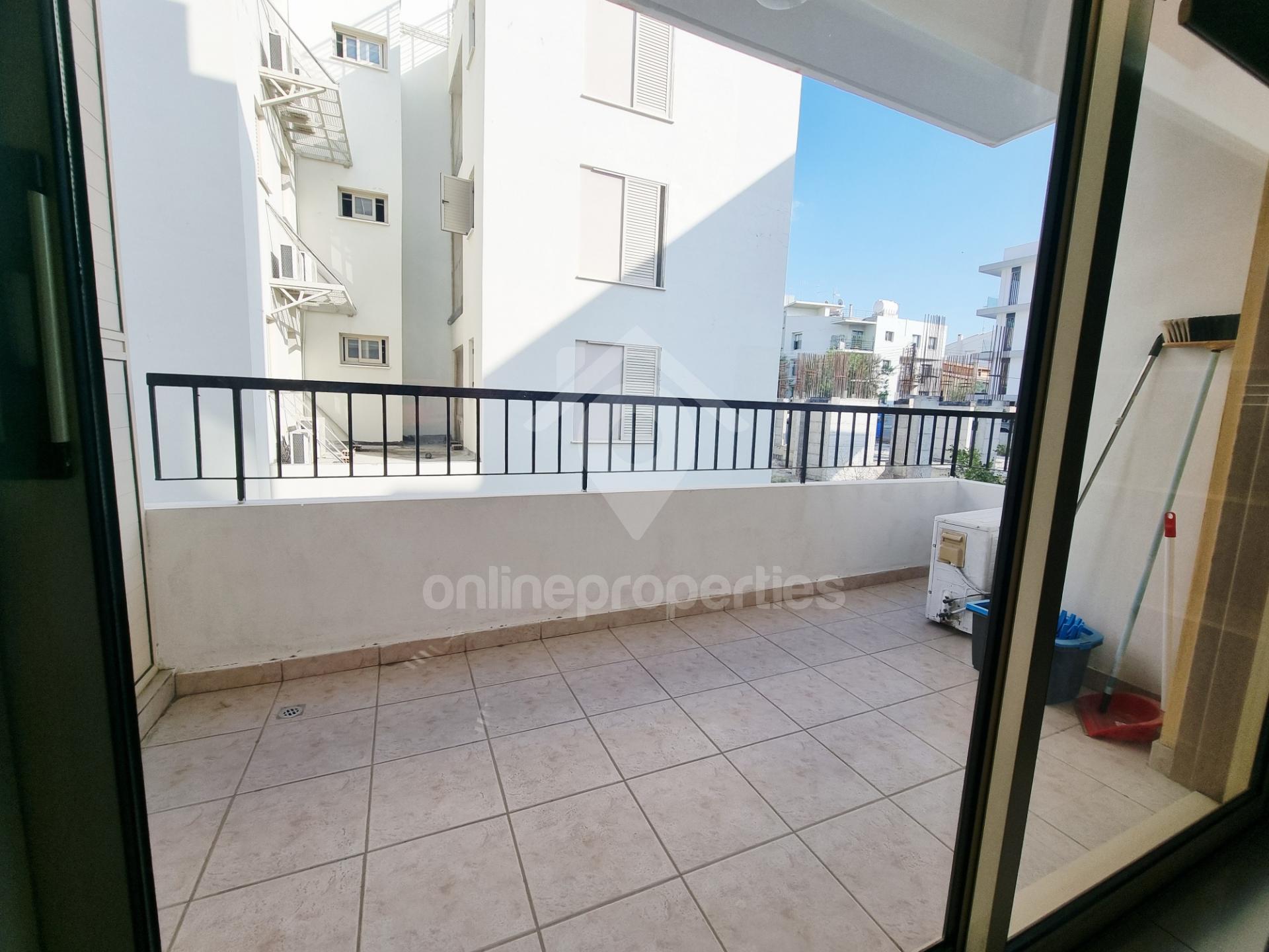 To change image, hover mouse over thumbnails below