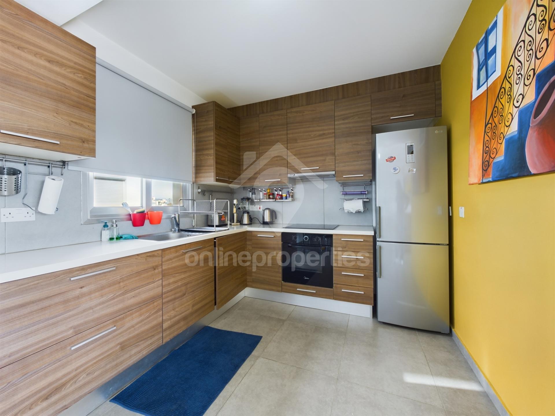 To change image, hover mouse over thumbnails below