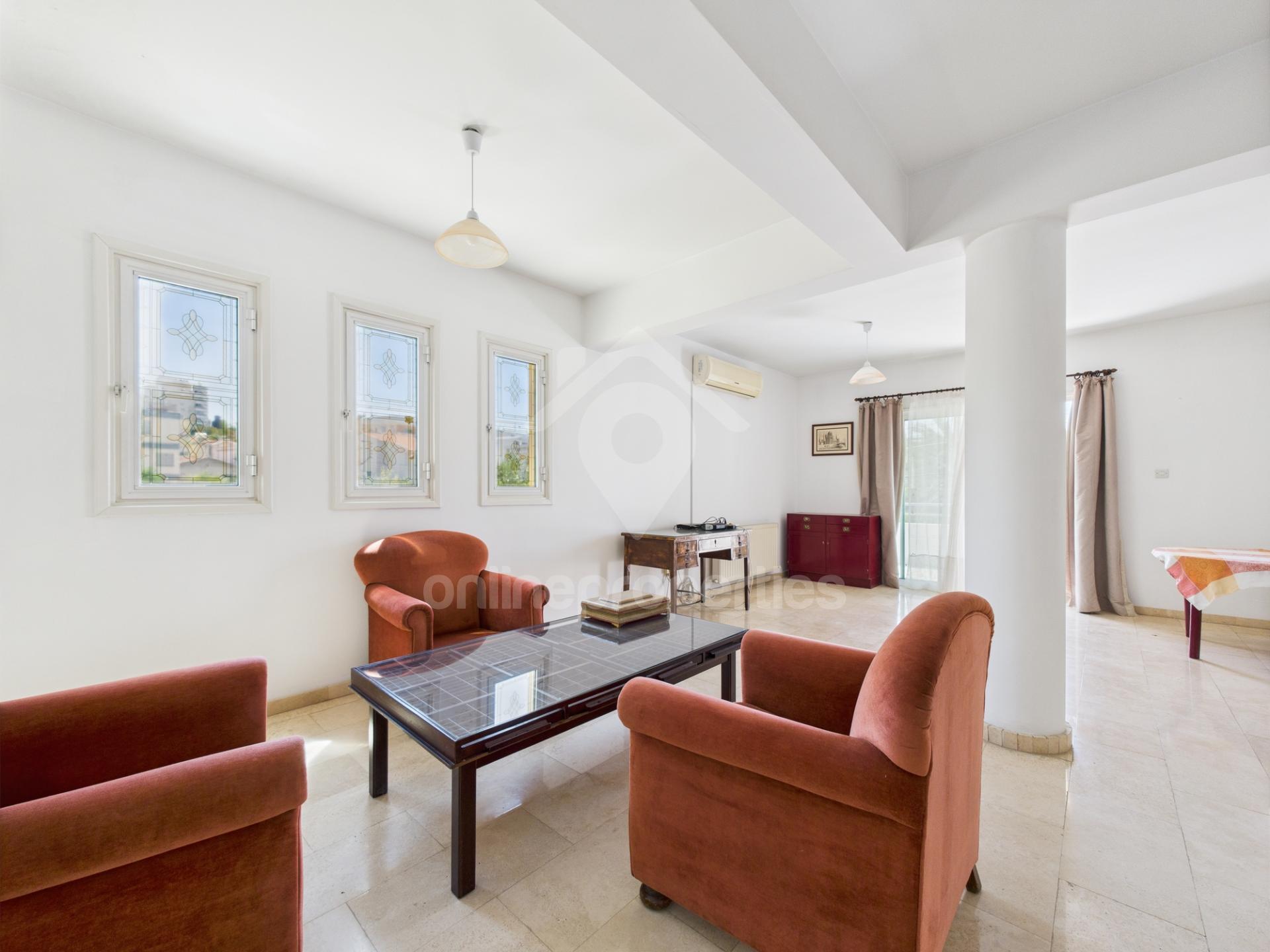 To change image, hover mouse over thumbnails below