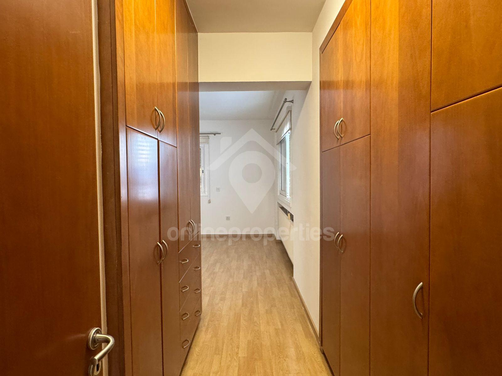 To change image, hover mouse over thumbnails below