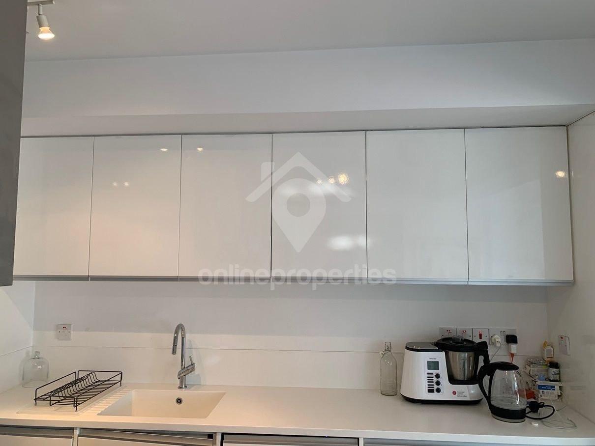 To change image, hover mouse over thumbnails below