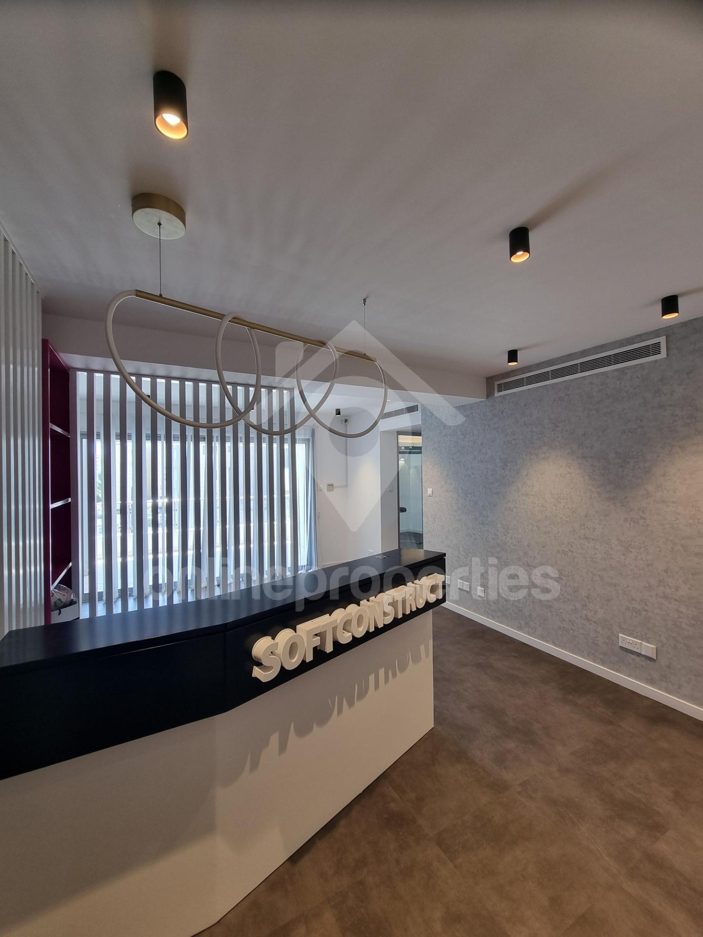 To change image, hover mouse over thumbnails below