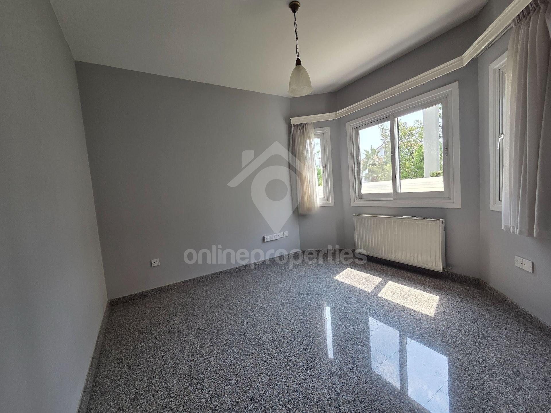 To change image, hover mouse over thumbnails below