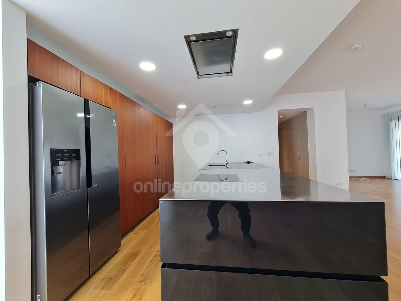 To change image, hover mouse over thumbnails below