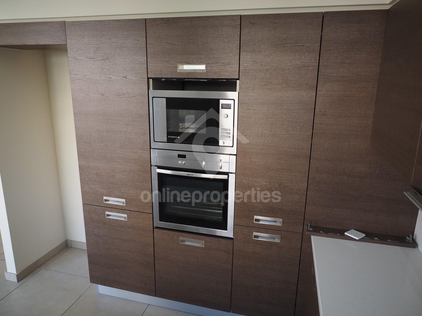 To change image, hover mouse over thumbnails below