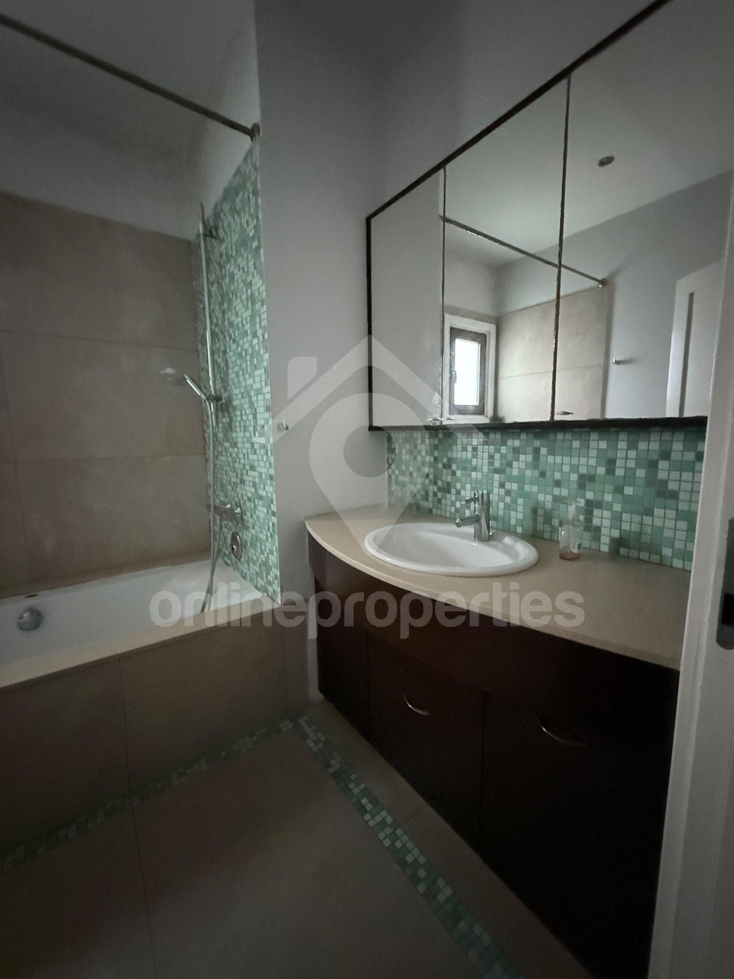 To change image, hover mouse over thumbnails below