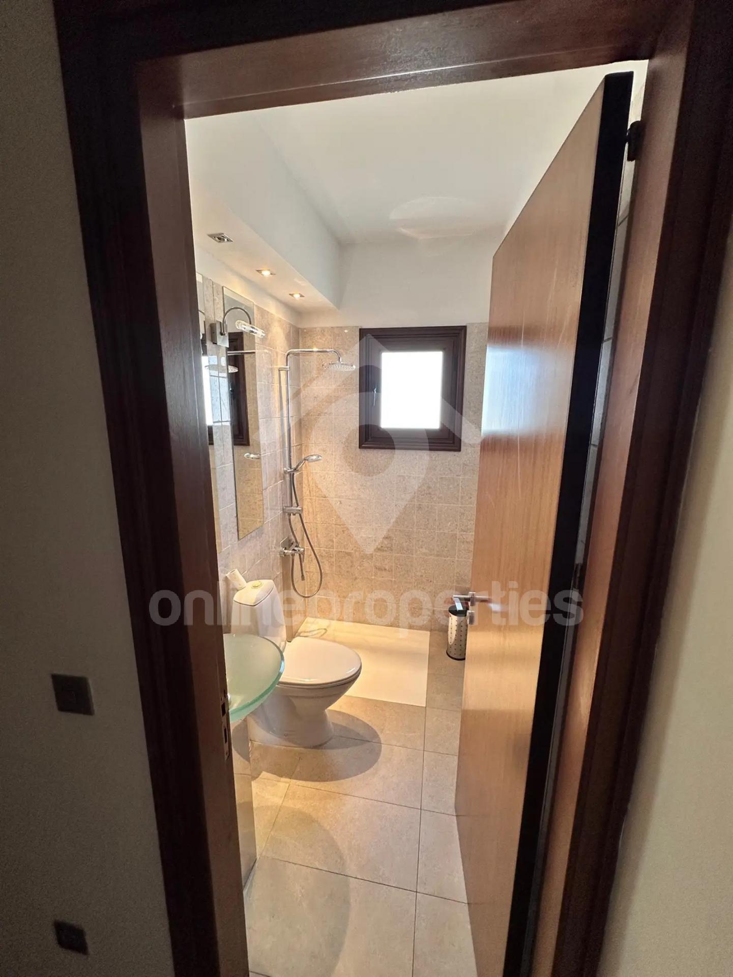 To change image, hover mouse over thumbnails below