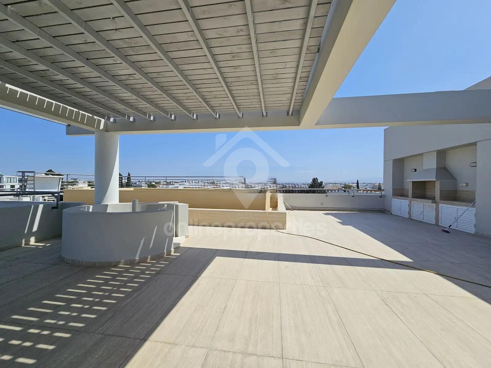 To change image, hover mouse over thumbnails below