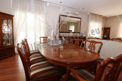 To change image, hover mouse over thumbnails below