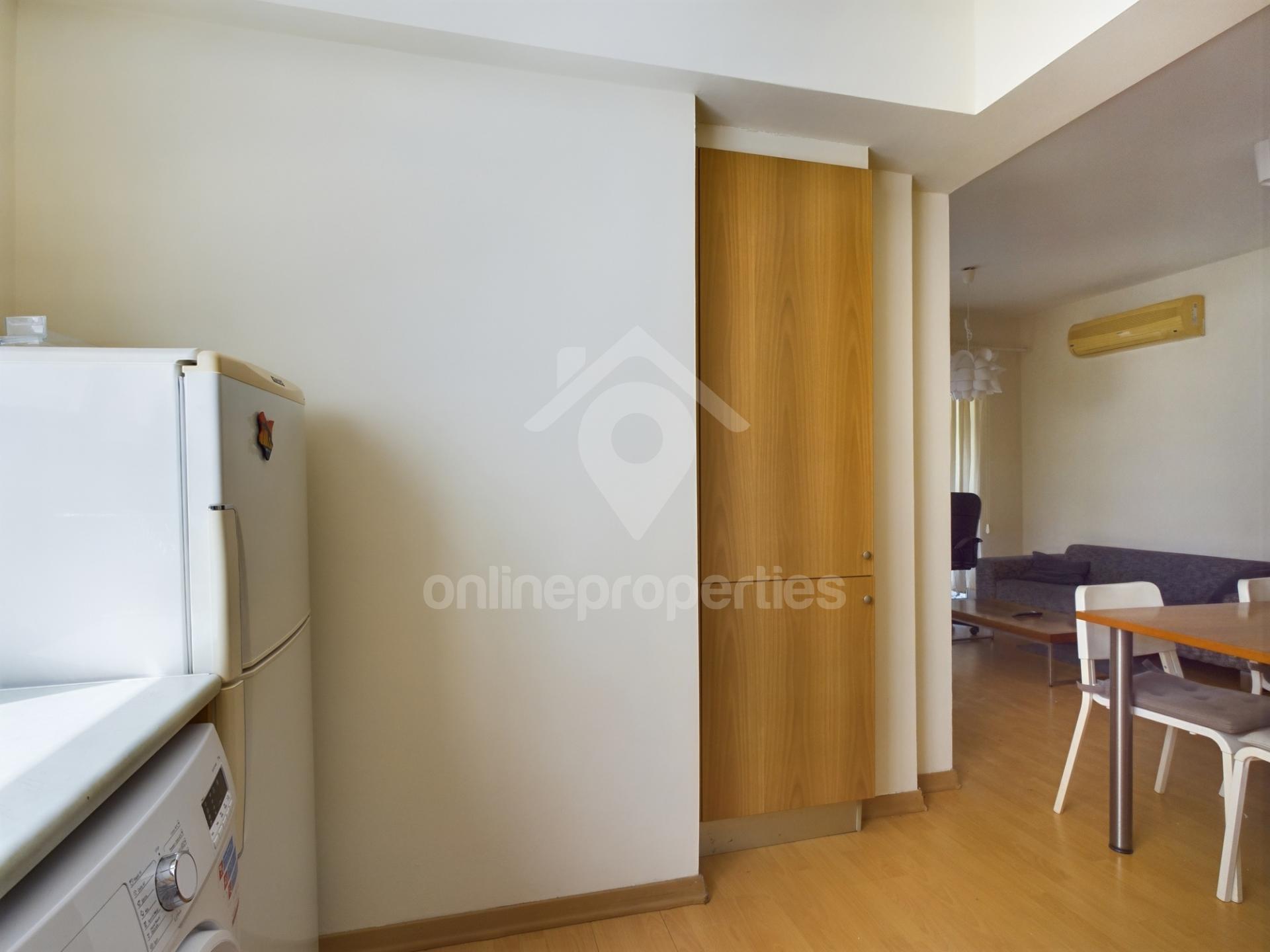 To change image, hover mouse over thumbnails below