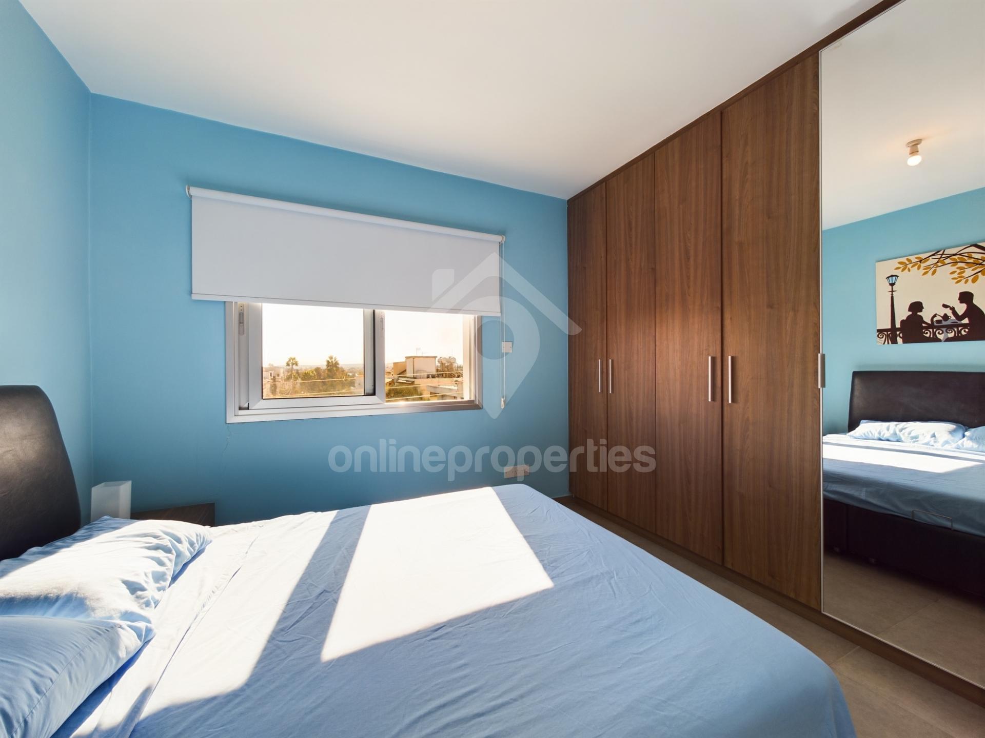 To change image, hover mouse over thumbnails below