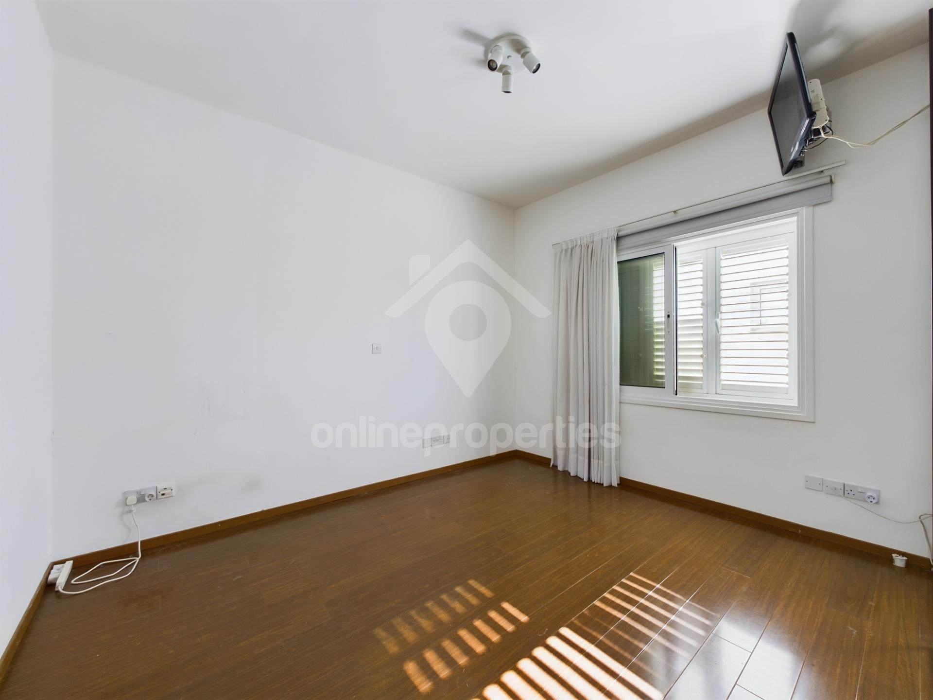 To change image, hover mouse over thumbnails below