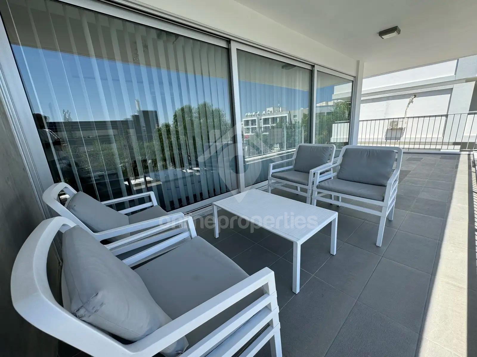 To change image, hover mouse over thumbnails below