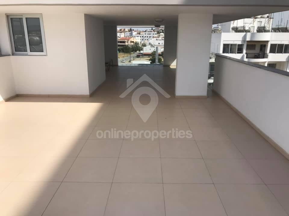 To change image, hover mouse over thumbnails below