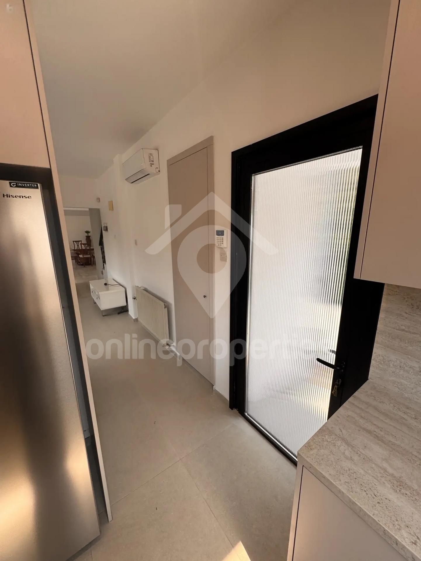 To change image, hover mouse over thumbnails below