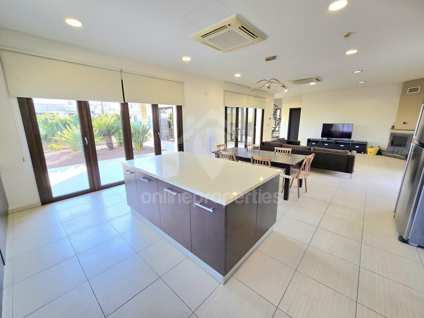 To change image, hover mouse over thumbnails below