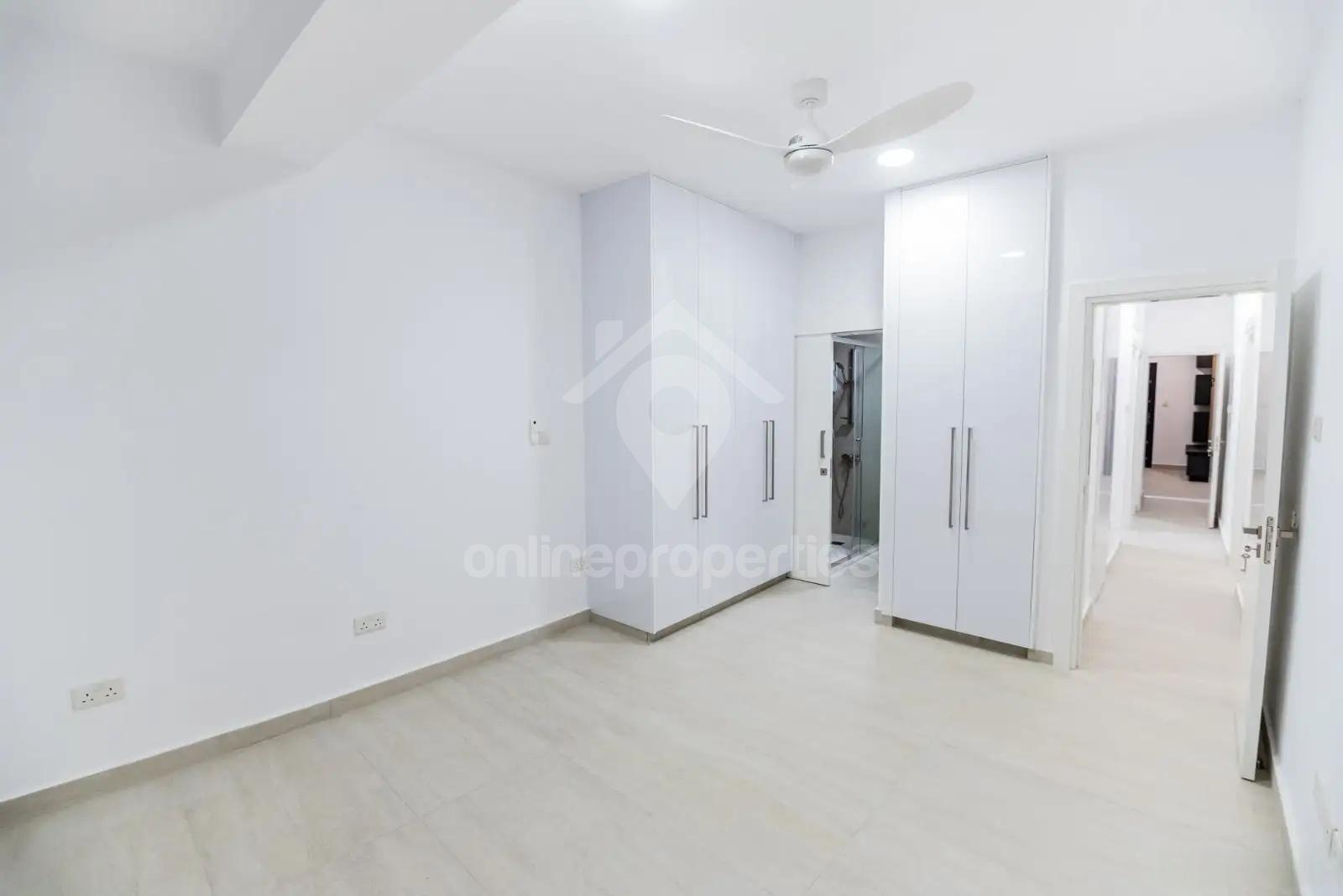 To change image, hover mouse over thumbnails below