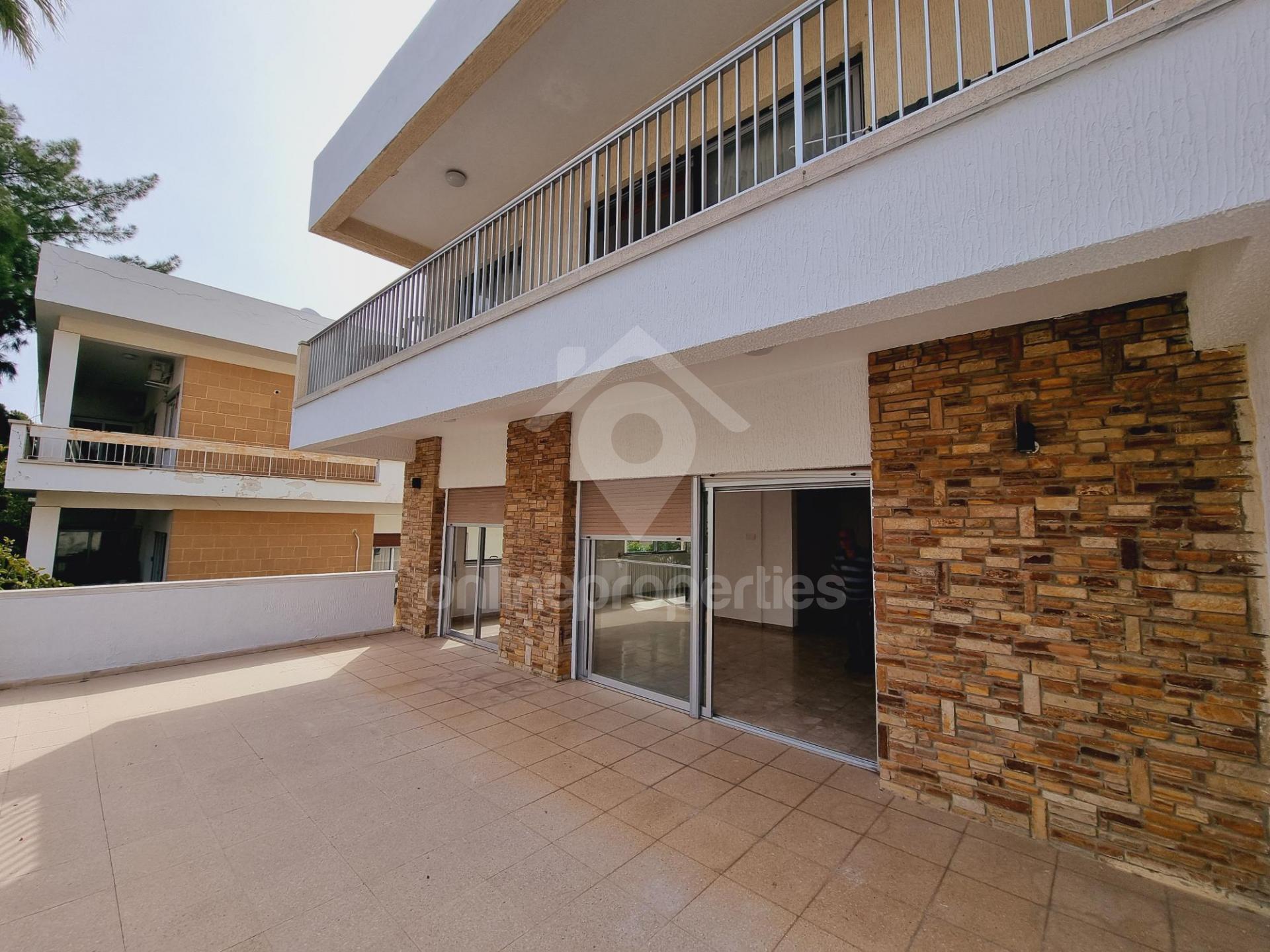 Spacious 3-bedroom apartment in the heart of the city center
