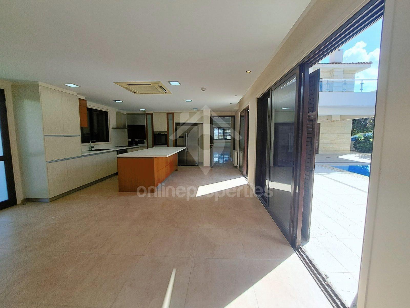 To change image, hover mouse over thumbnails below