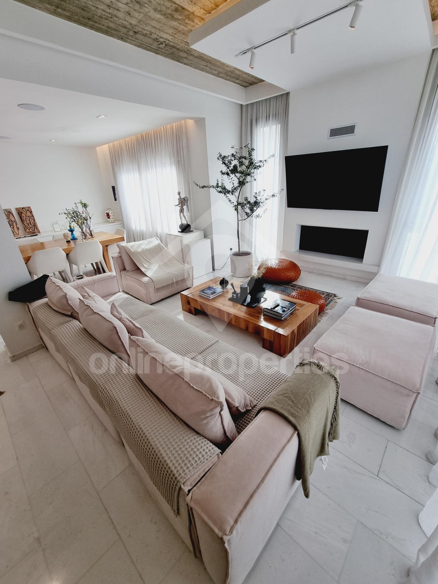 To change image, hover mouse over thumbnails below