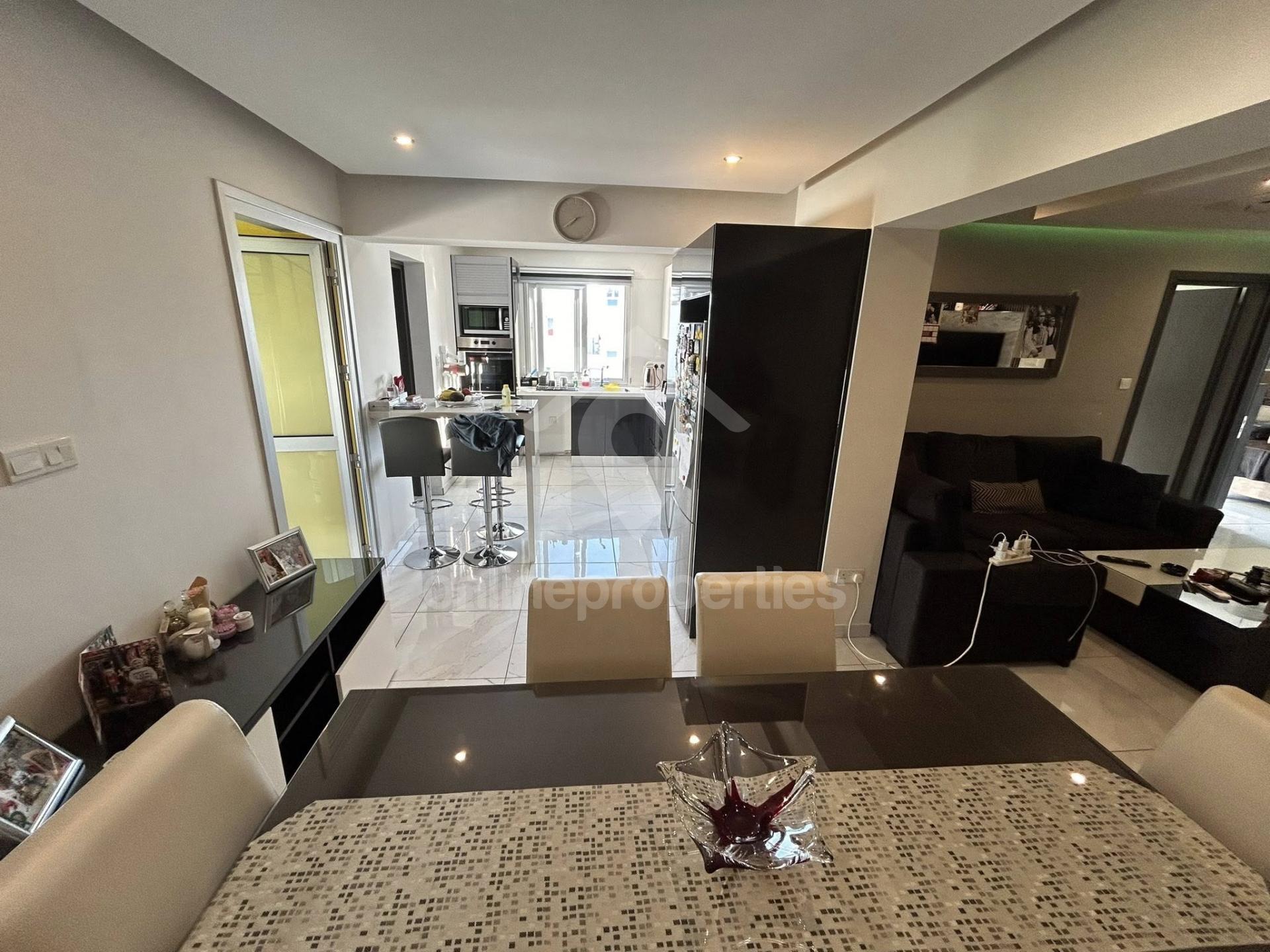 To change image, hover mouse over thumbnails below