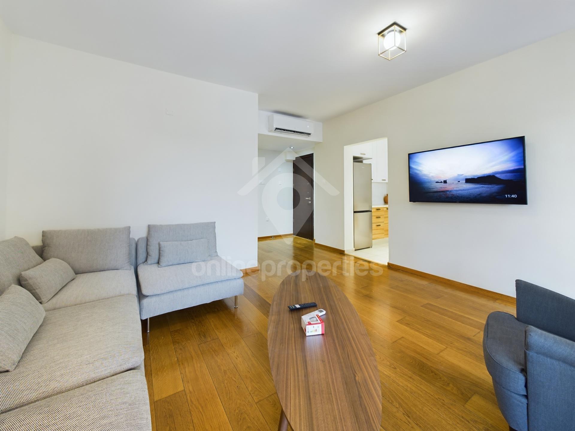 To change image, hover mouse over thumbnails below