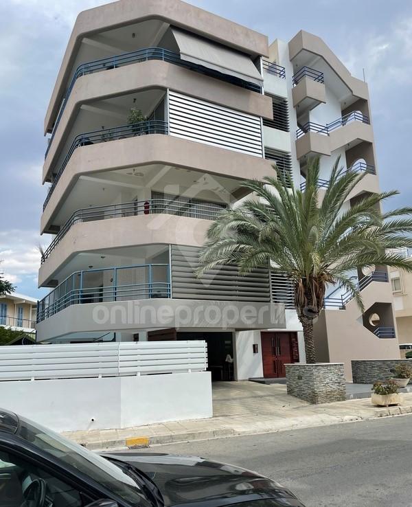 To change image, hover mouse over thumbnails below