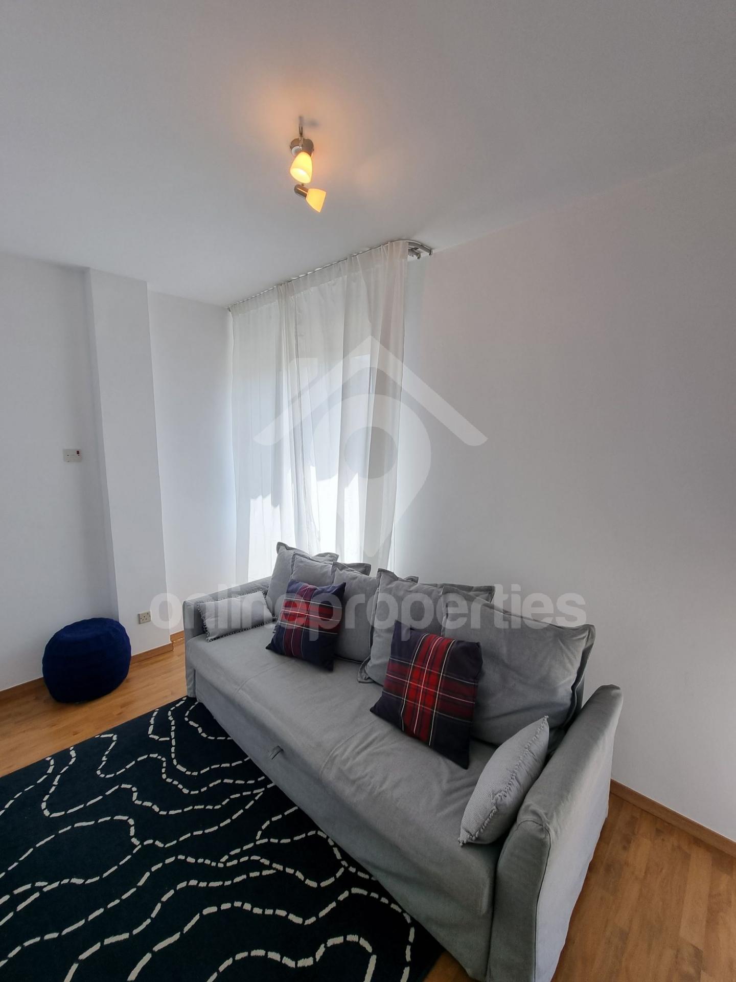 To change image, hover mouse over thumbnails below