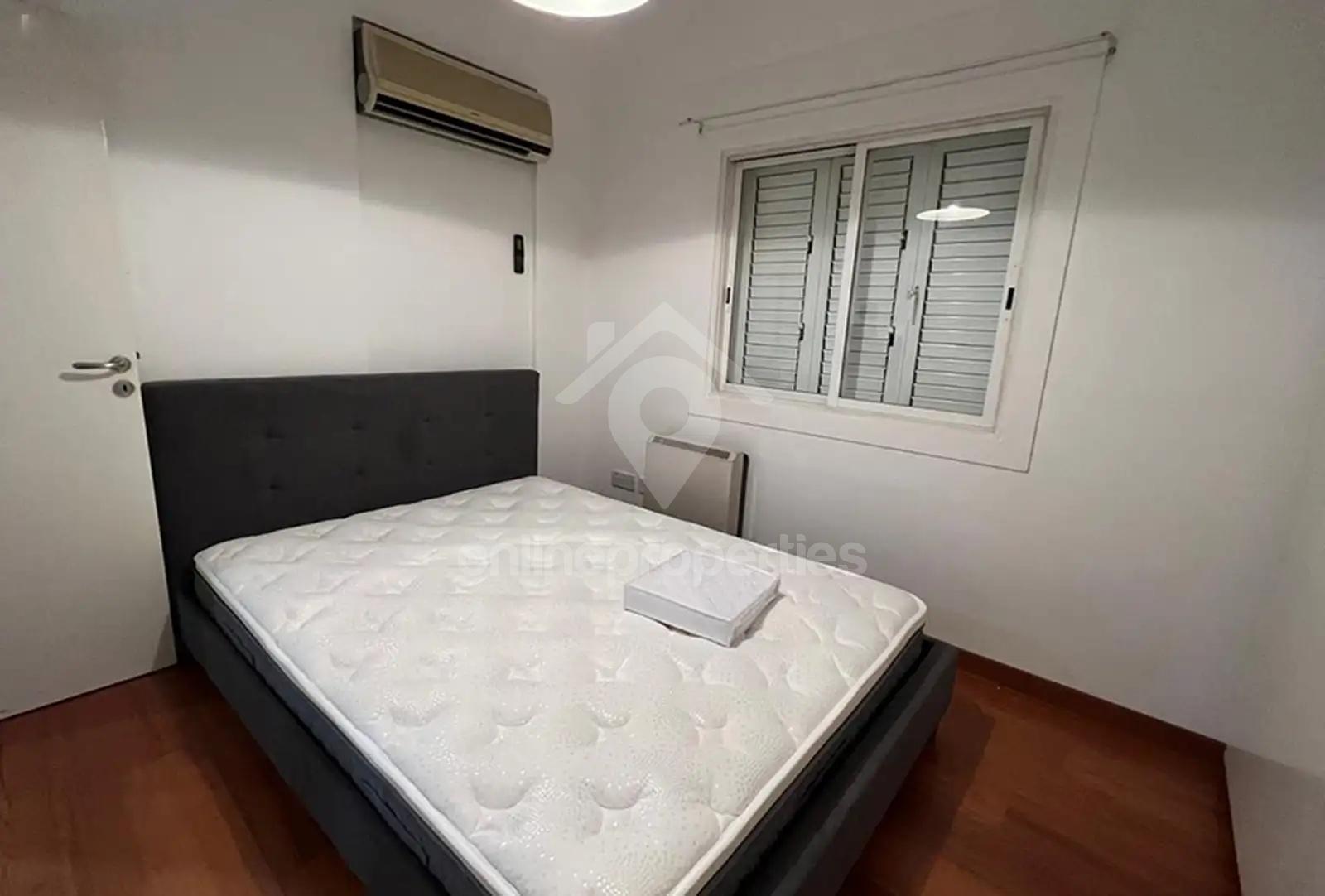 To change image, hover mouse over thumbnails below