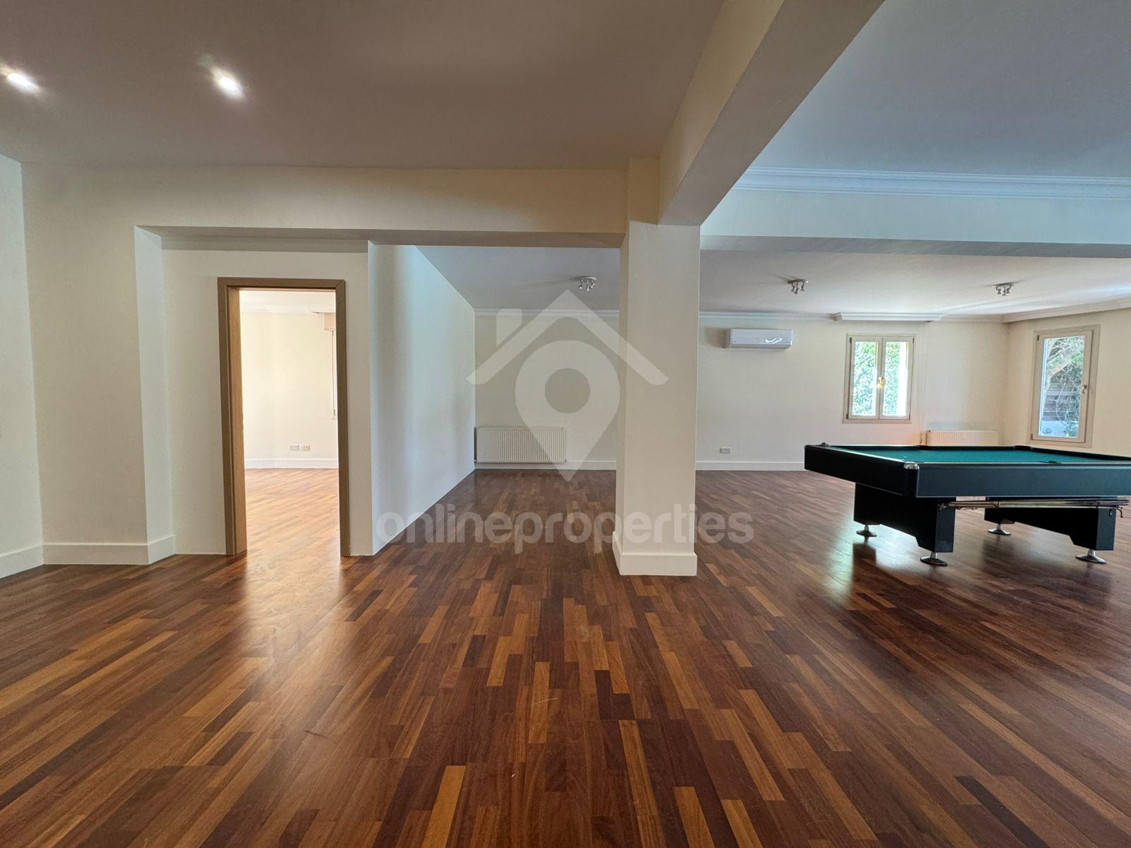 To change image, hover mouse over thumbnails below