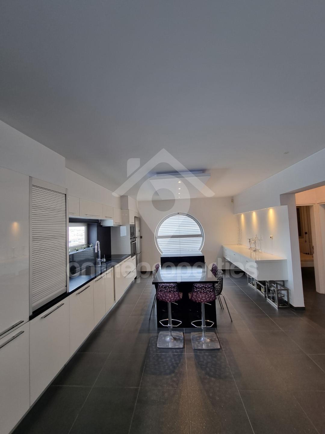 To change image, hover mouse over thumbnails below