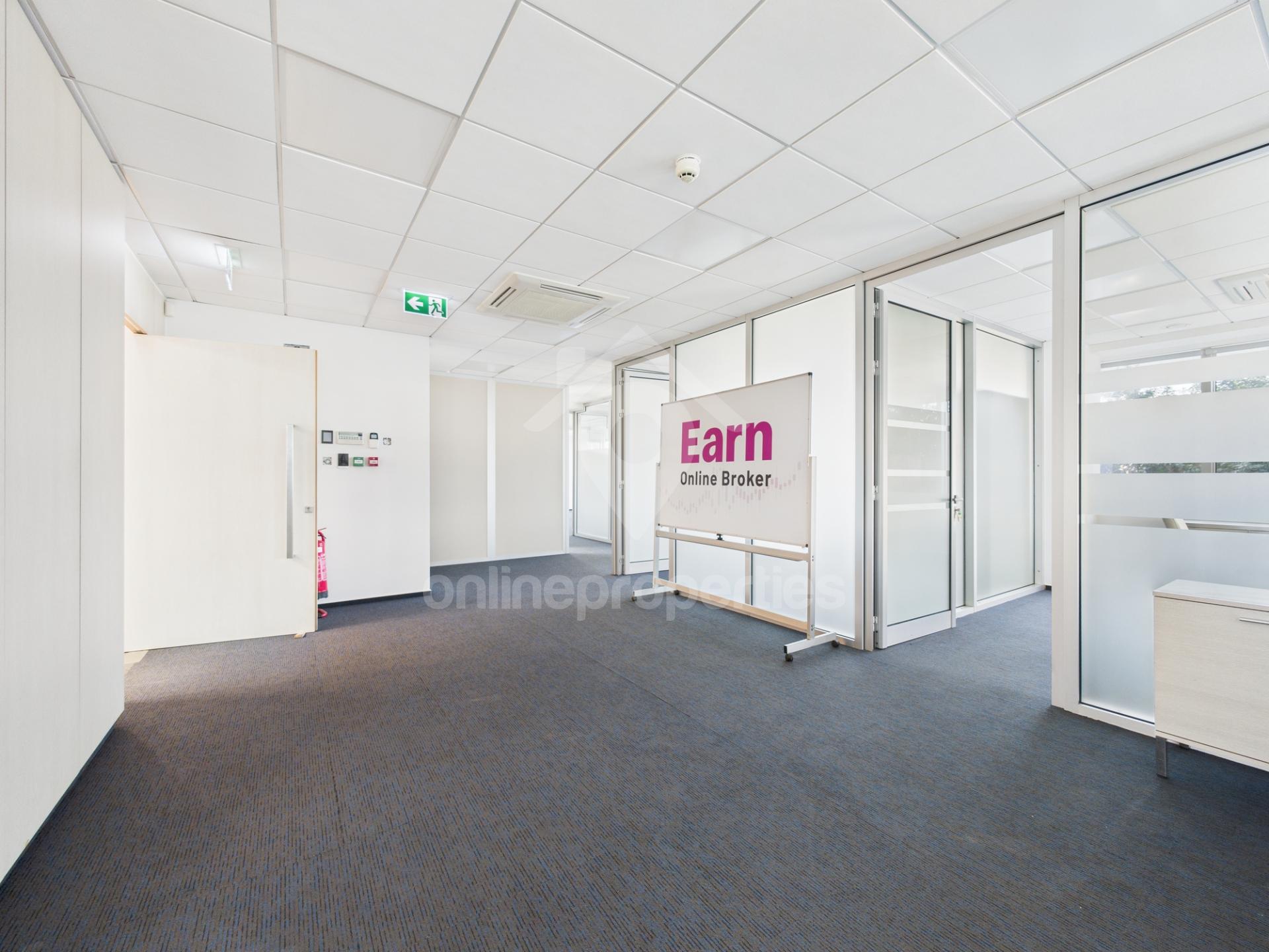 To change image, hover mouse over thumbnails below