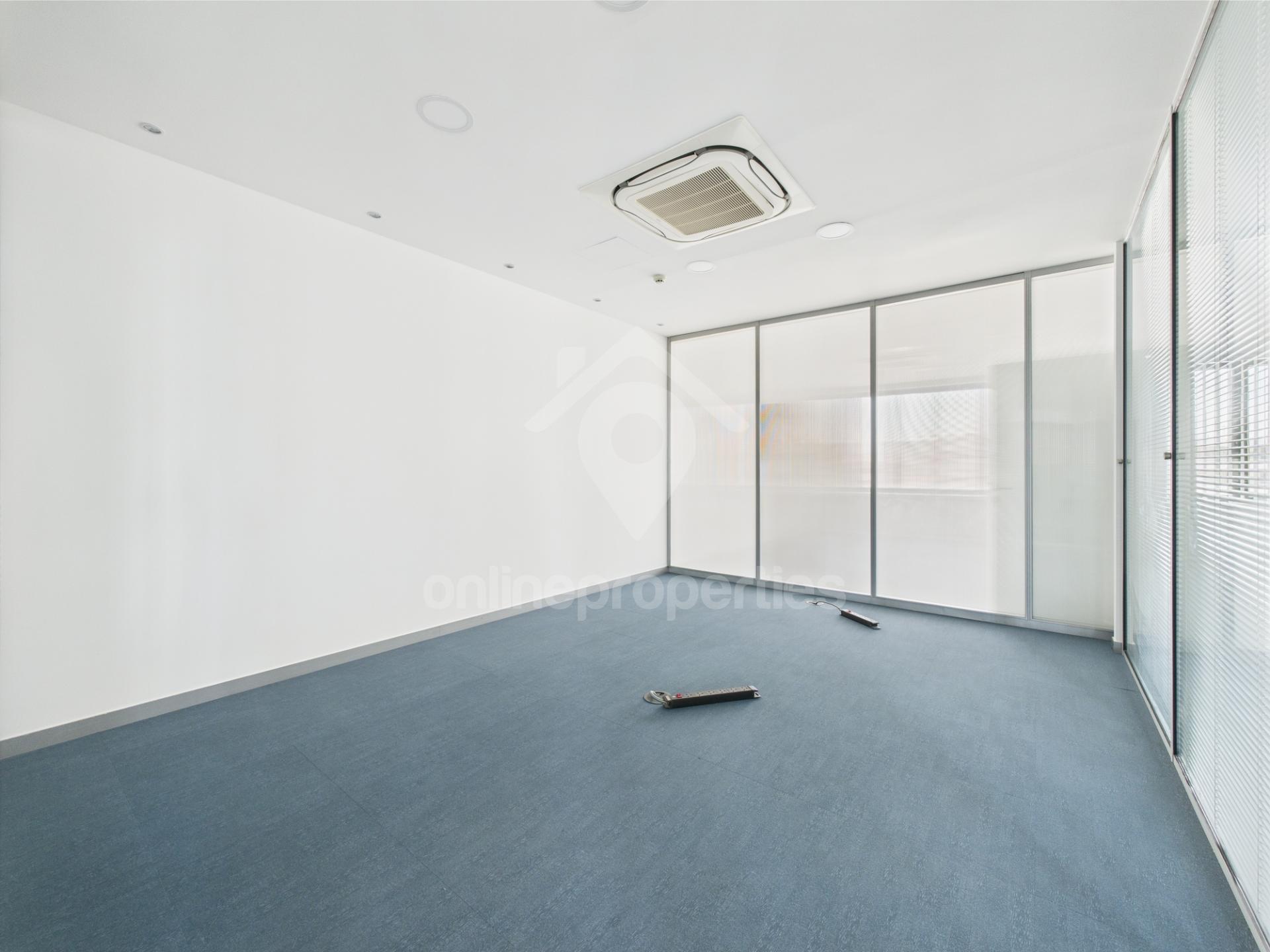 To change image, hover mouse over thumbnails below