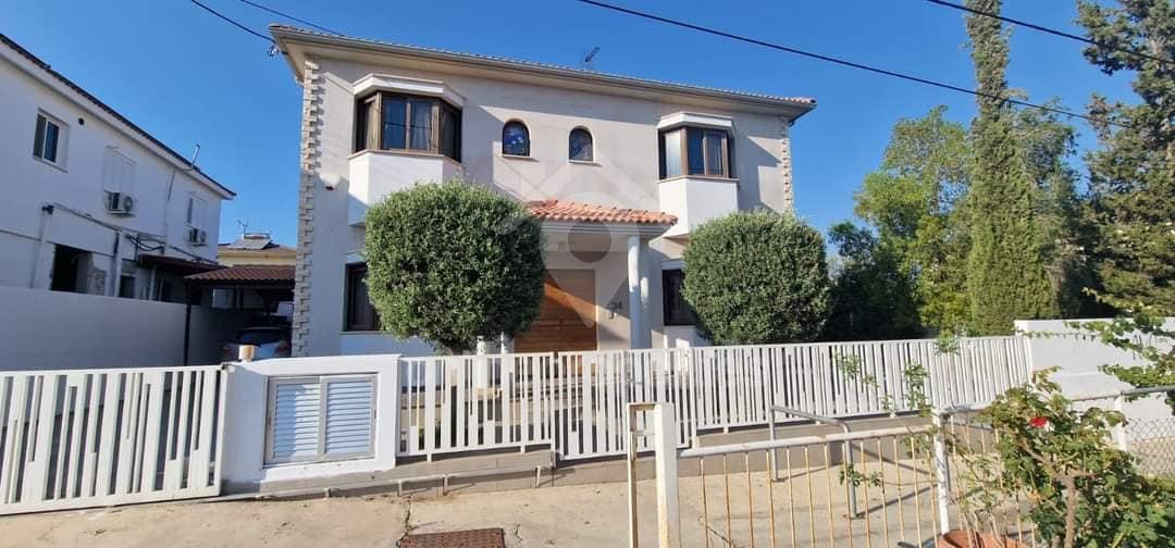 To change image, hover mouse over thumbnails below