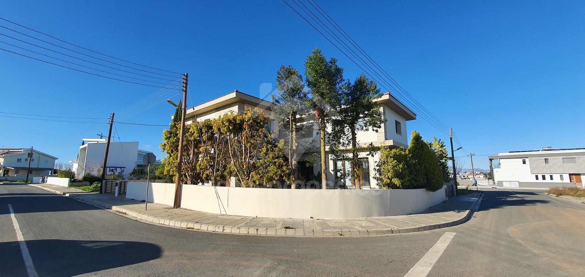 To change image, hover mouse over thumbnails below