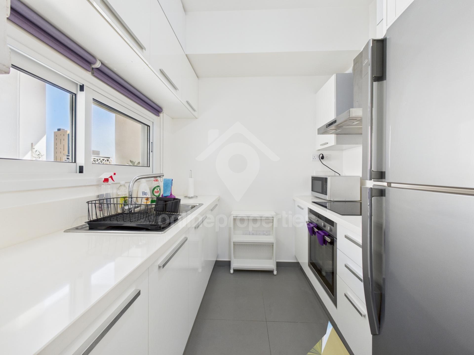 To change image, hover mouse over thumbnails below