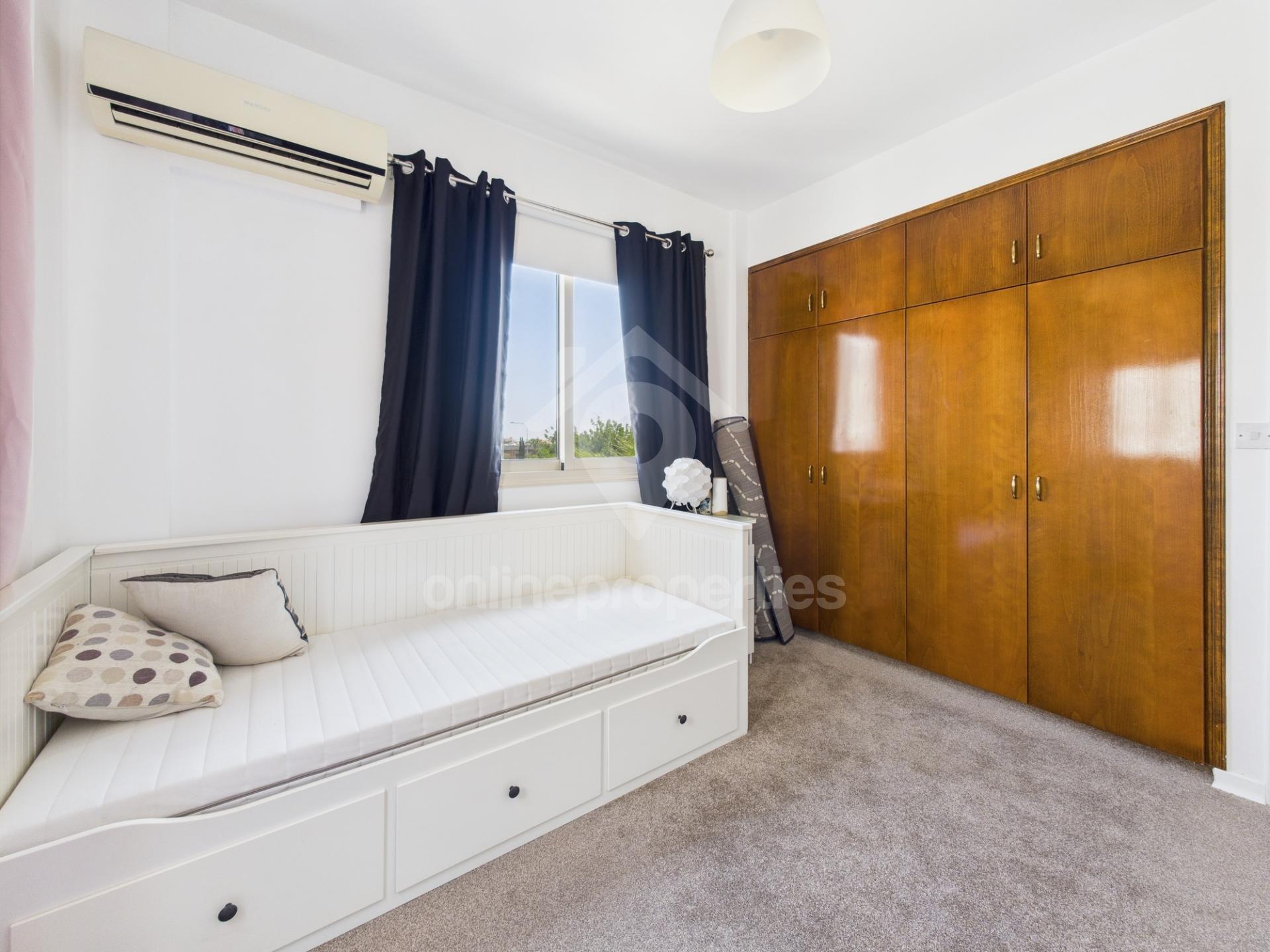 To change image, hover mouse over thumbnails below