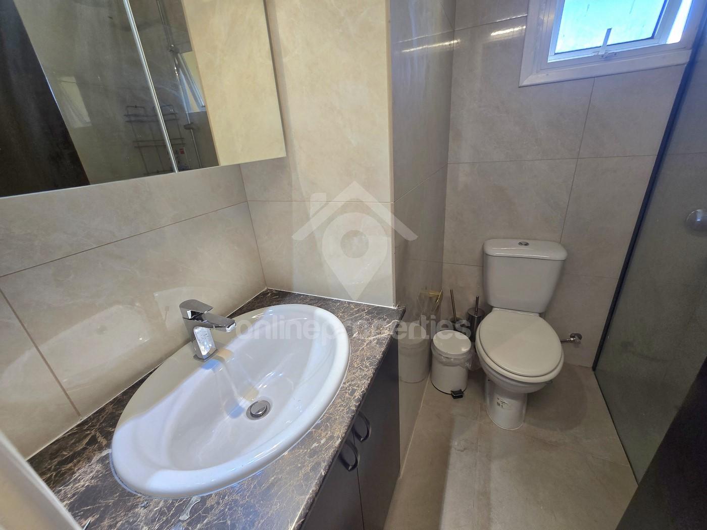 To change image, hover mouse over thumbnails below