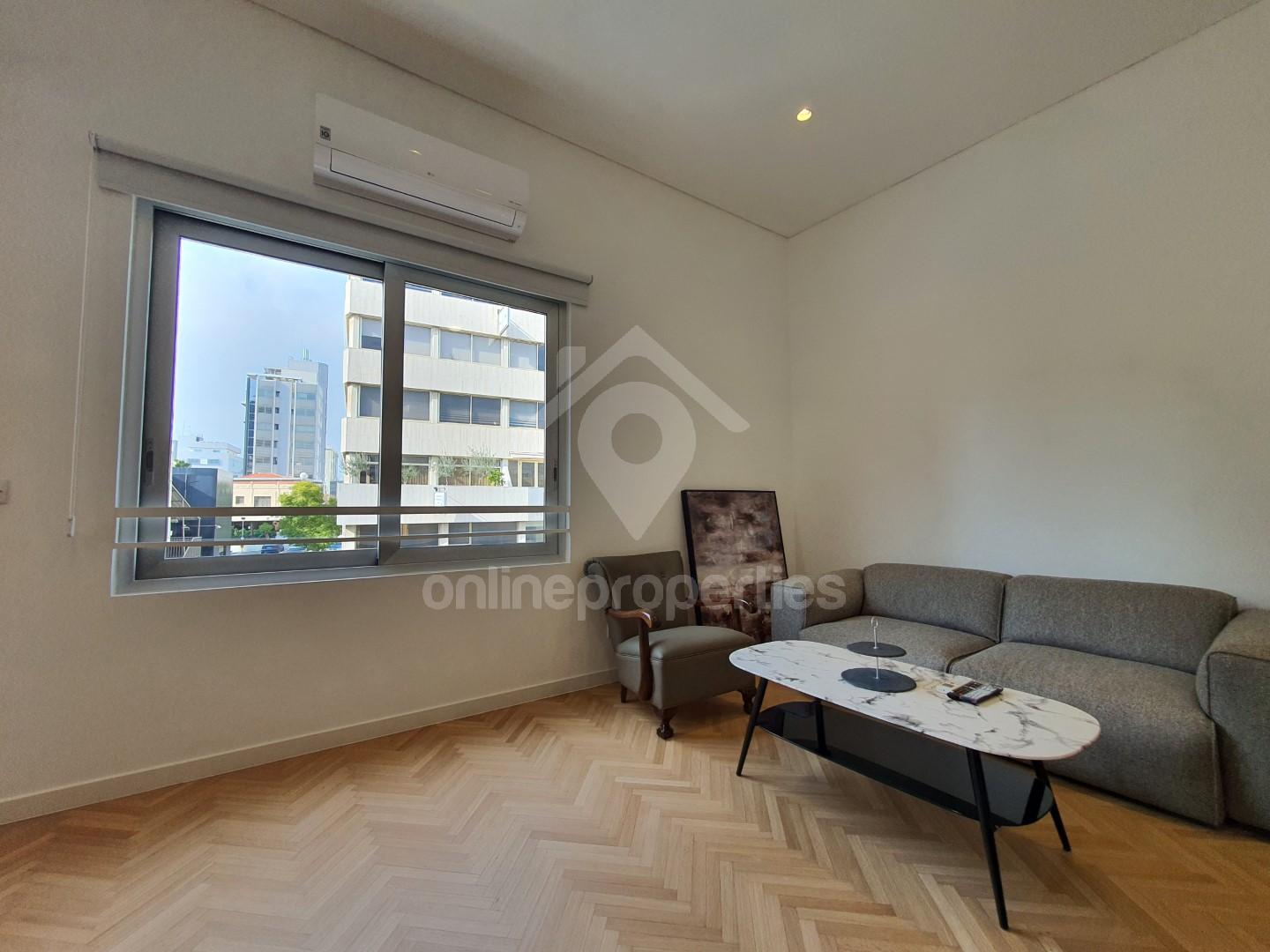 To change image, hover mouse over thumbnails below