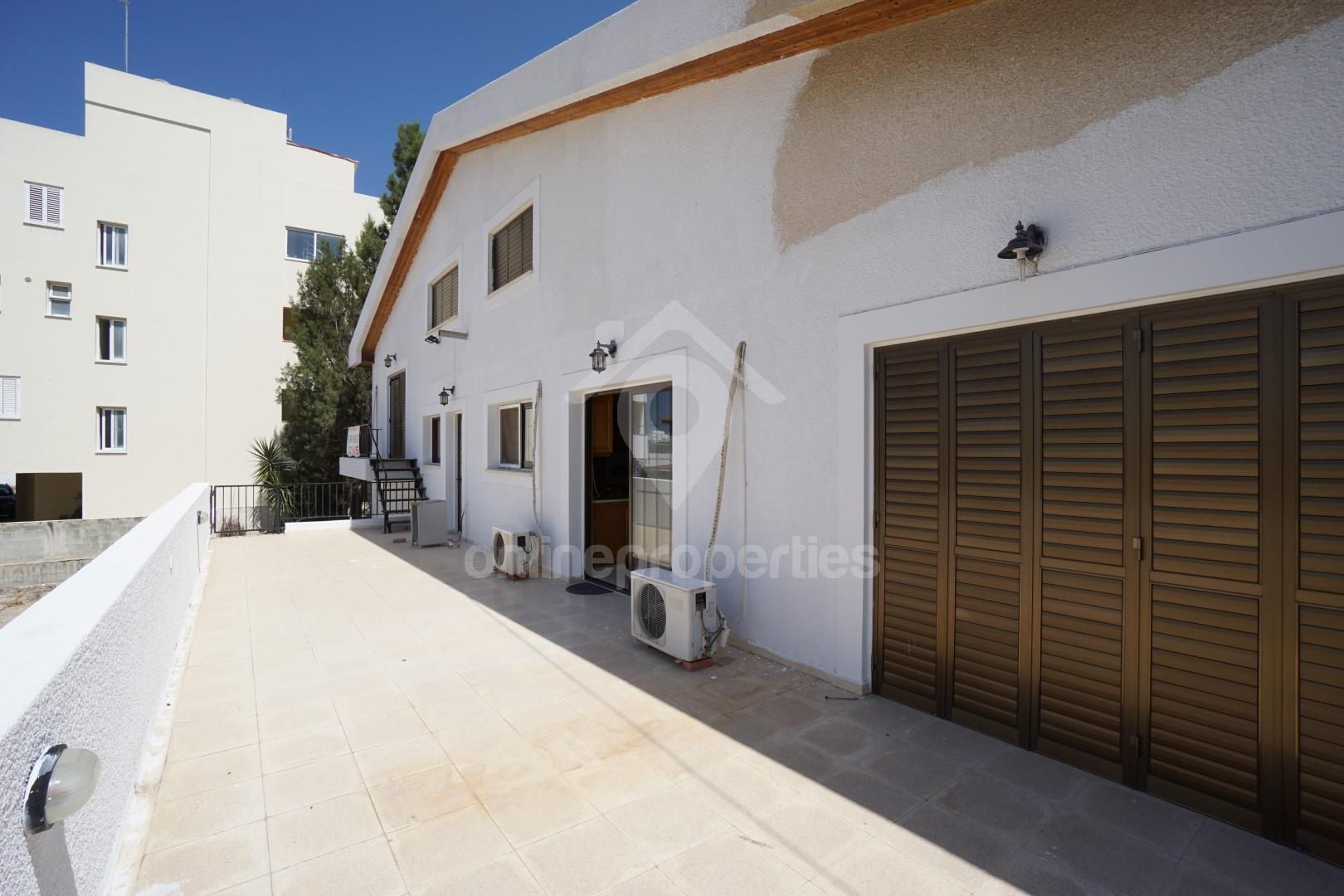 To change image, hover mouse over thumbnails below