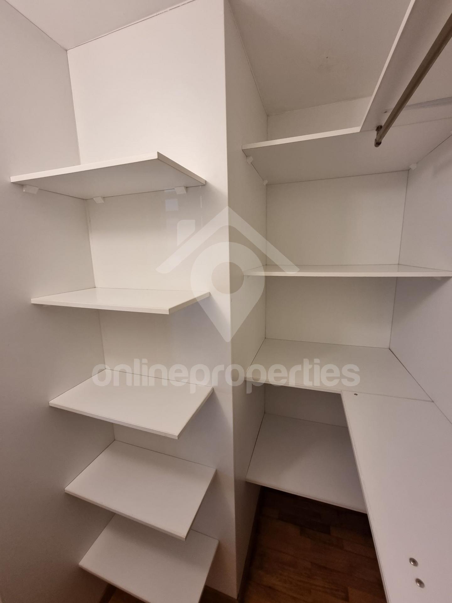 To change image, hover mouse over thumbnails below