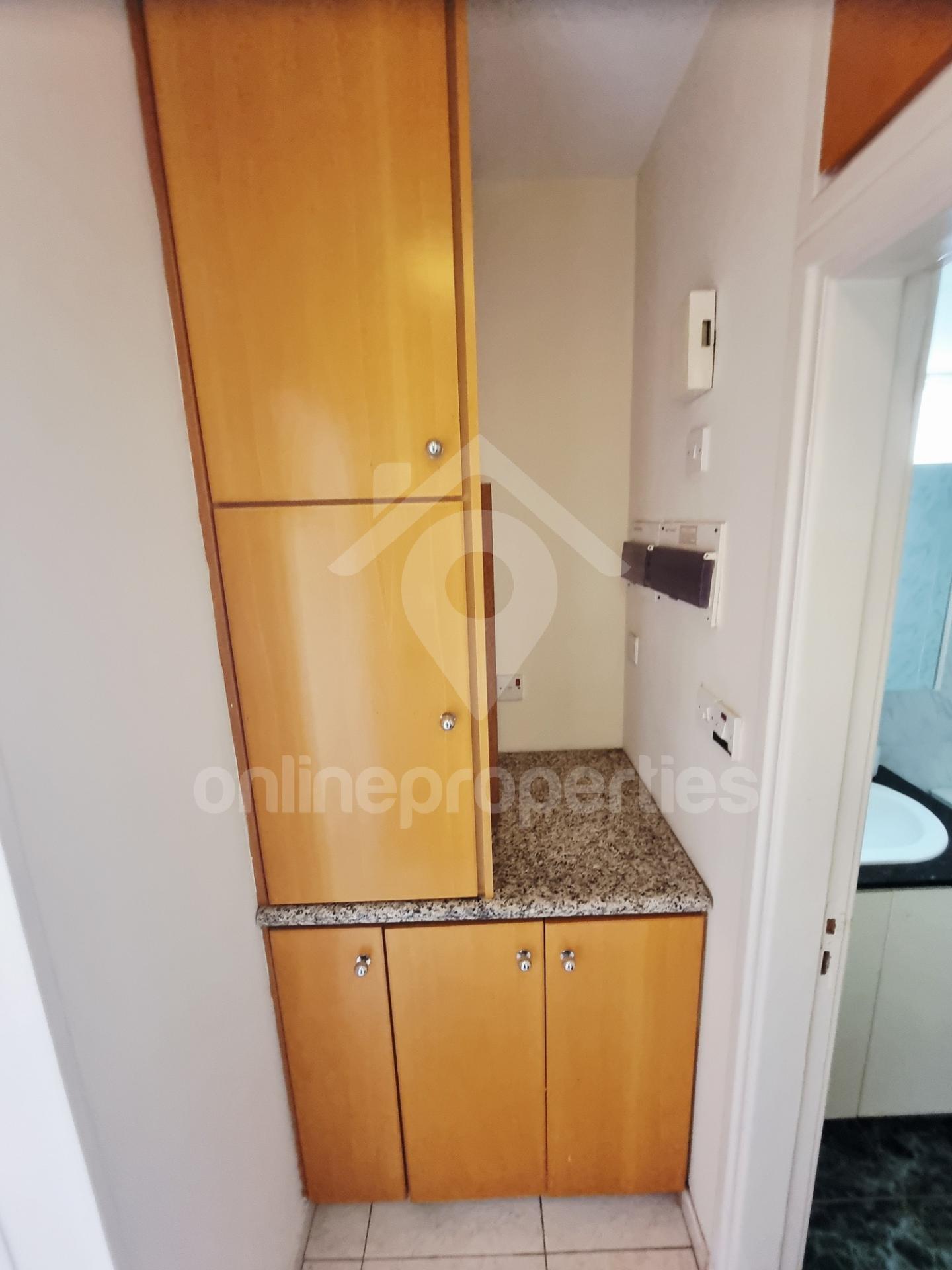 To change image, hover mouse over thumbnails below