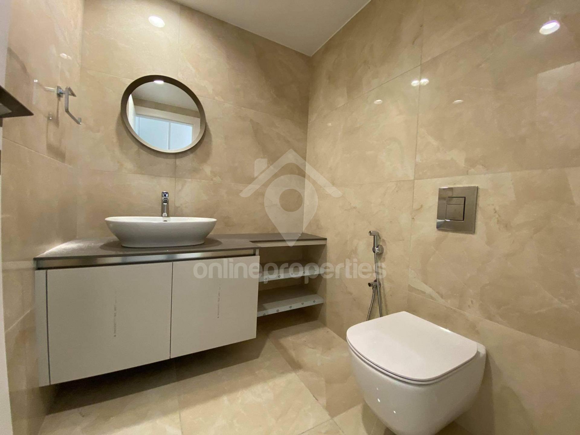 To change image, hover mouse over thumbnails below